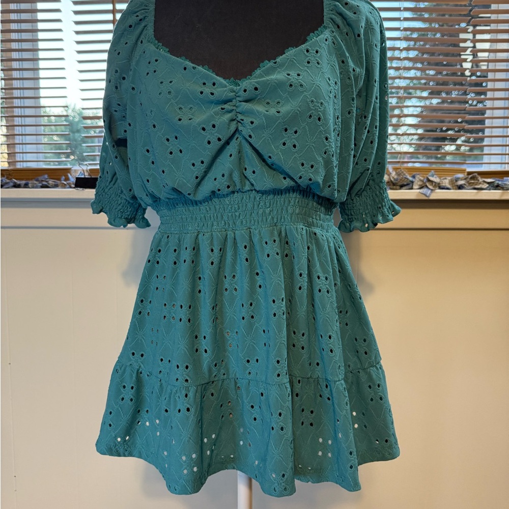 Torrid Turquoise Eyelet top size 00